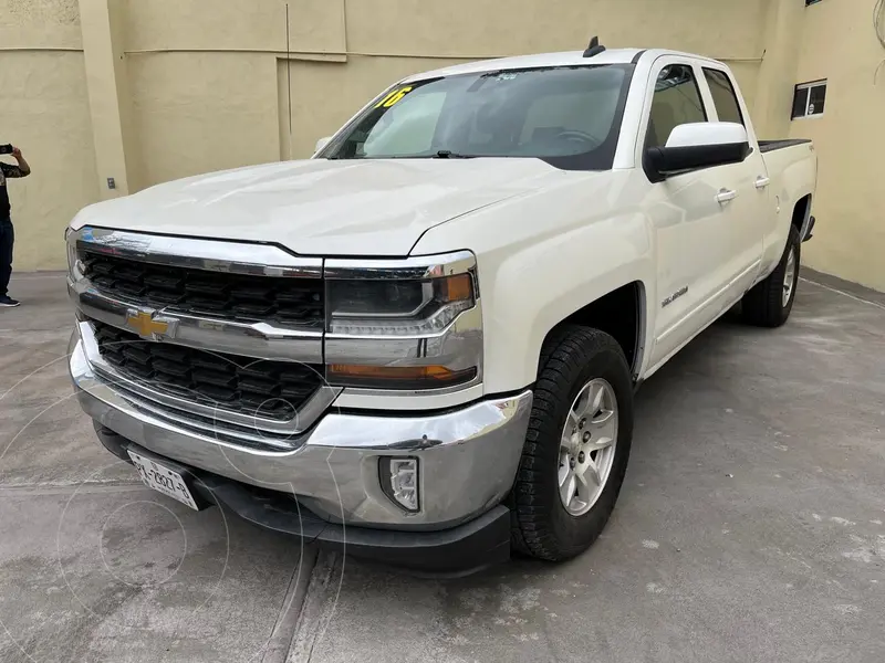 Foto Chevrolet Silverado 4x4 Doble Cabina LS usado (2016) color Blanco precio $335,000