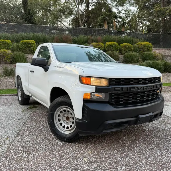 Foto Chevrolet Silverado Cabina Regular 4X2 usado (2020) color Blanco financiado en mensualidades(enganche $109,000 mensualidades desde $9,938)