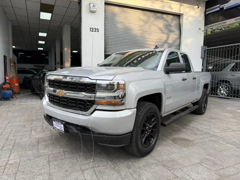 Foto Chevrolet Silverado 4x2 Cab Ext LS V8 usado (2018) color Plata precio $419,000