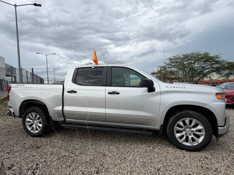 Foto Chevrolet Silverado Custom 4X4 usado (2022) color Gris precio $665,000