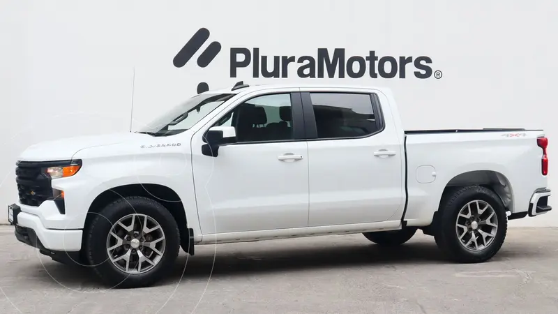 Foto Chevrolet Silverado Doble Cabina 4X4 usado (2023) color Blanco precio $639,000