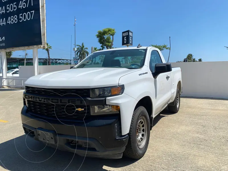Foto Chevrolet Silverado Cabina Regular 4X2 usado (2020) color Blanco financiado en mensualidades(enganche $88,000 mensualidades desde $10,704)