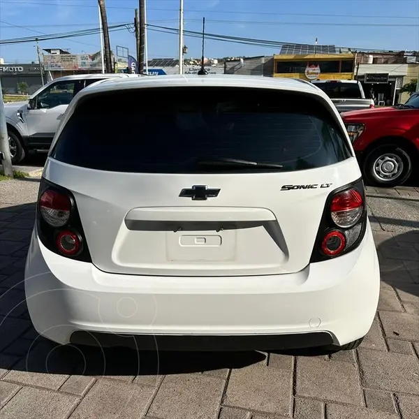 Foto Chevrolet Sonic LT usado (2016) color Blanco precio $190,000