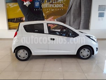 Foto Chevrolet Spark 5P HB LT CLASICO 1.2L TM5 A/AC. R-14 usado (2017) color Blanco precio $127,900