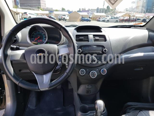 Foto Chevrolet Spark 5P HB LTZ CLASICO 1.2L TM5 A/AC. F. NIEBLA RA-14 usado (2017) color Gris precio $138,900