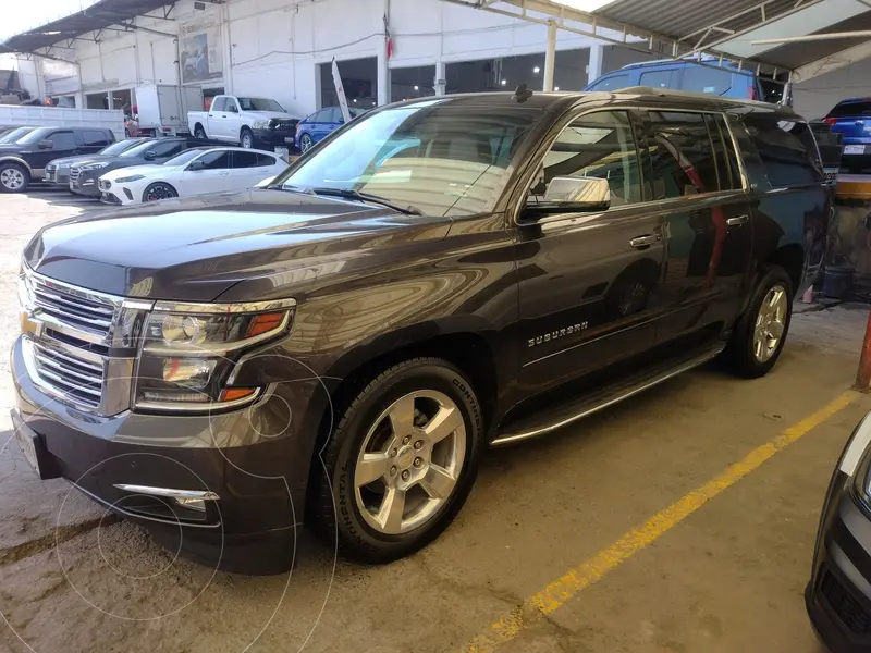 Foto Chevrolet Suburban LTZ 4x4 usado (2015) color Gris Oscuro precio $498,000