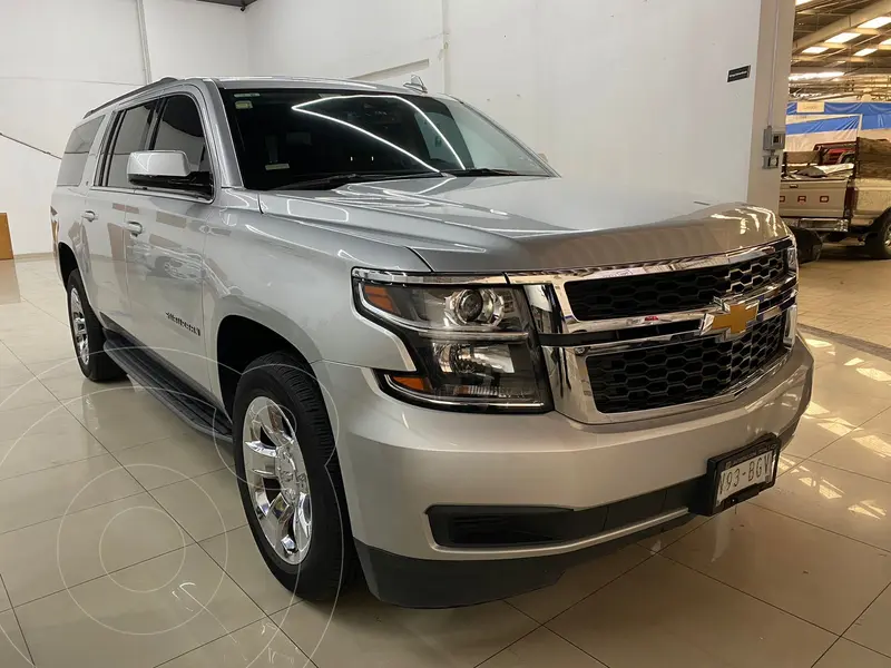 Foto Chevrolet Suburban LT Piel Cubo usado (2020) color plateado financiado en mensualidades(enganche $231,352 mensualidades desde $19,860)