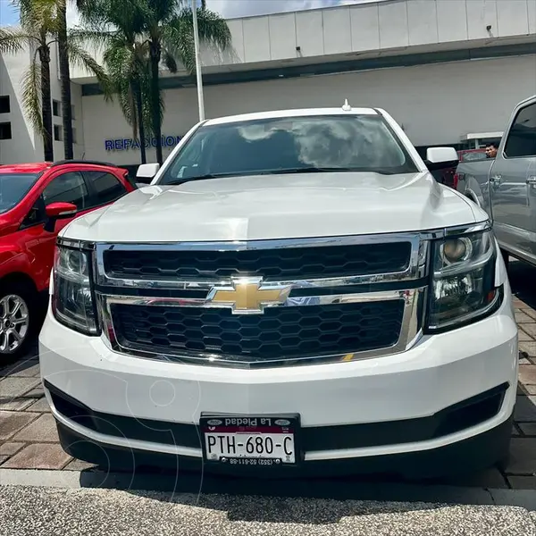 Foto Chevrolet Suburban LT Piel Cubo usado (2018) color Blanco precio $752,000