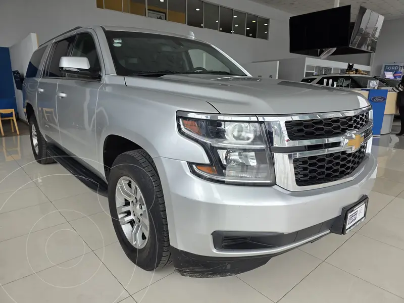 Foto Chevrolet Suburban LS Tela usado (2019) color Plata Brillante financiado en mensualidades(enganche $145,220 mensualidades desde $12,382)