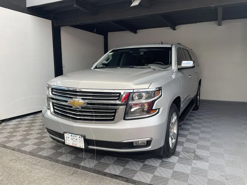 Foto Chevrolet Suburban LTZ 4x4 usado (2015) color Plata Brillante financiado en mensualidades(enganche $77,600 mensualidades desde $8,600)