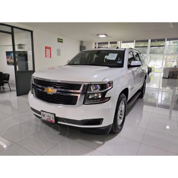 Foto Chevrolet Suburban LS Tela usado (2015) color Blanco precio $359,000