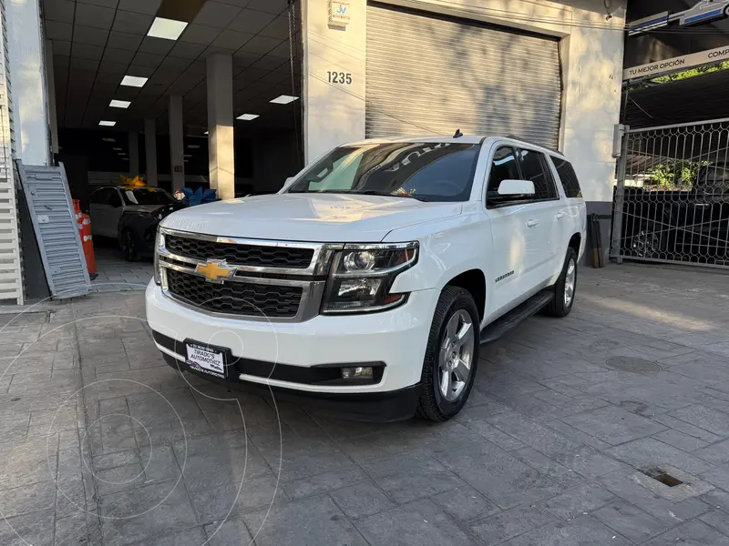 Foto Chevrolet Suburban LT Piel Cubo usado (2015) color Blanco precio $469,900