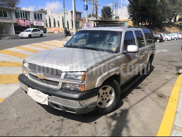Chevrolet Suburban LT Tela usado (2004) color Plata Brillante precio $138,000