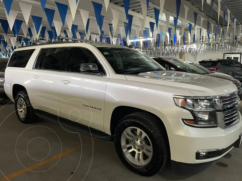 Foto Chevrolet Suburban LT Piel usado (2017) color Blanco precio $398,000