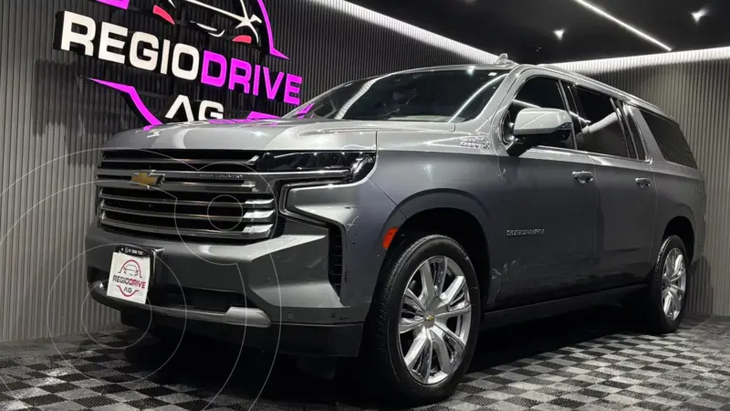 Foto Chevrolet Suburban High Country usado (2022) color Gris financiado en mensualidades(enganche $386,970 mensualidades desde $22,087)