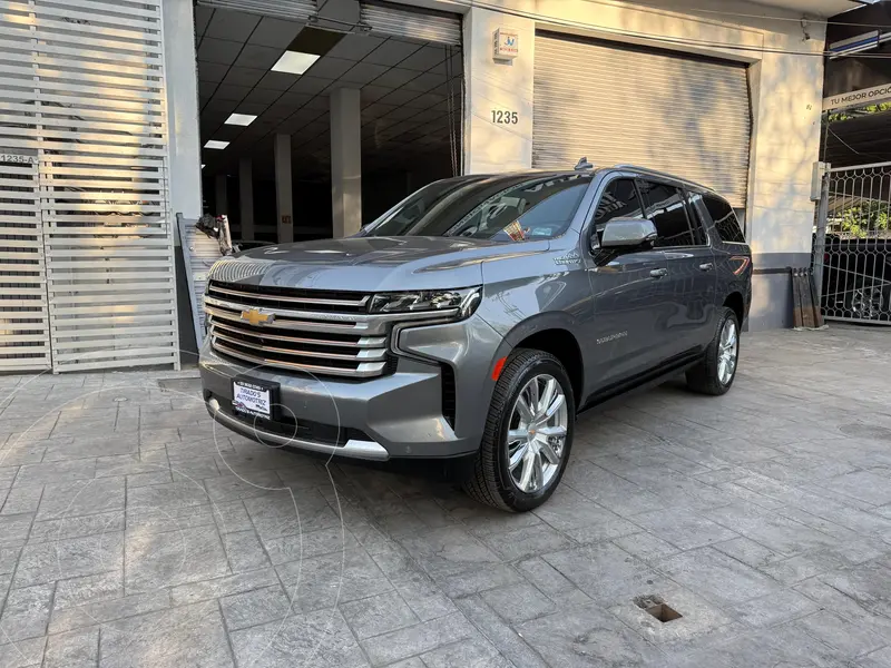 Foto Chevrolet Suburban High Country usado (2021) color Gris financiado en mensualidades(enganche $240,000 mensualidades desde $31,376)