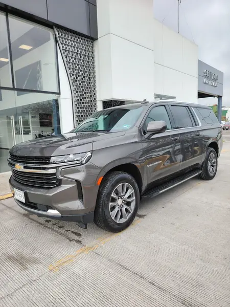 Foto Chevrolet Suburban LT usado (2021) color Gris Oscuro financiado en mensualidades(enganche $335,175 mensualidades desde $29,957)