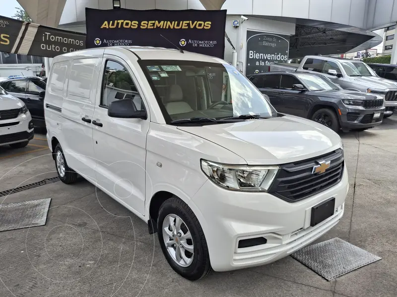 Foto Chevrolet Tornado Van LS usado (2023) color Blanco financiado en mensualidades(enganche $48,000 mensualidades desde $6,533)
