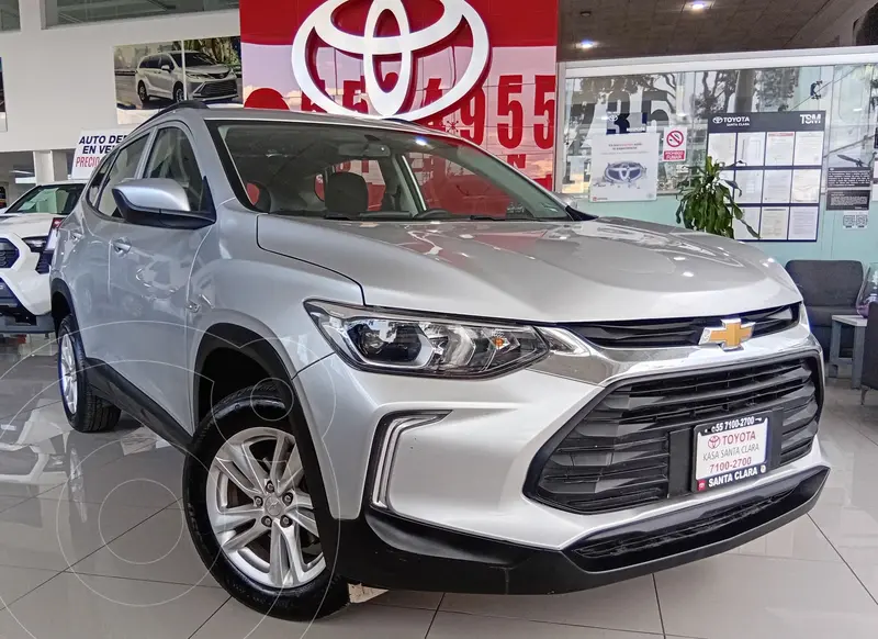 Foto Chevrolet Tracker LS Aut usado (2023) color plateado financiado en mensualidades(enganche $124,982 mensualidades desde $5,369)