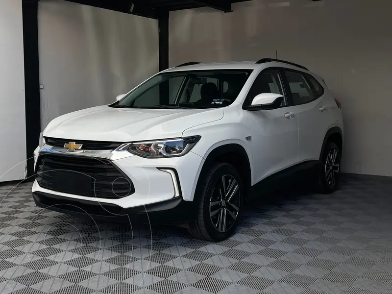 Foto Chevrolet Tracker LS Aut usado (2024) color Blanco precio $298,000