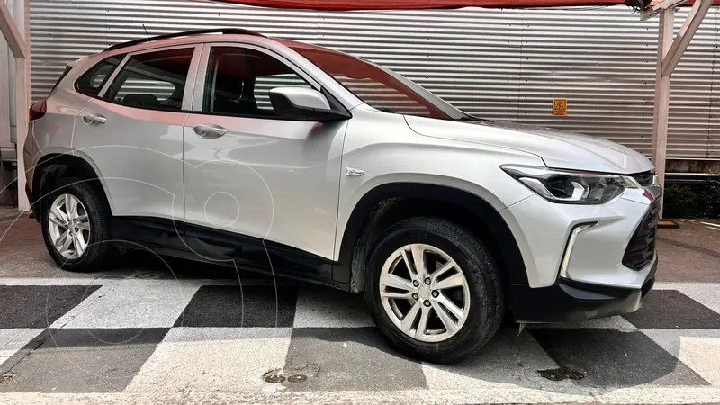 Foto Chevrolet Tracker LS Aut usado (2023) color plateado financiado en mensualidades(enganche $119,130 mensualidades desde $5,118)