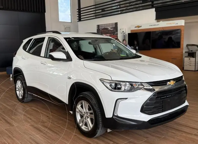 Foto Chevrolet Tracker LS Aut usado (2023) color Blanco financiado en mensualidades(enganche $95,979 mensualidades desde $6,395)
