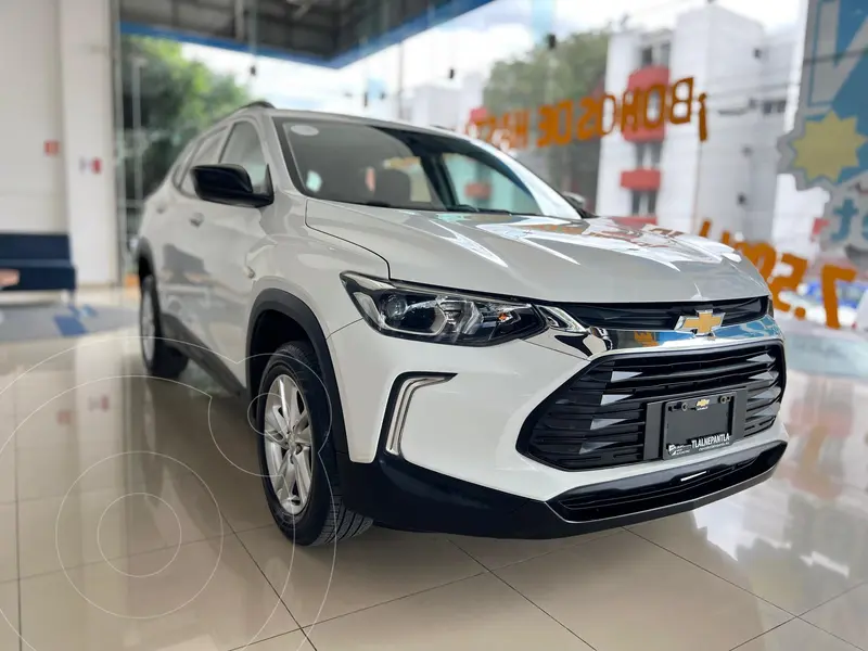 Foto Chevrolet Tracker LS Aut usado (2023) color Blanco financiado en mensualidades(enganche $92,769 mensualidades desde $6,181)