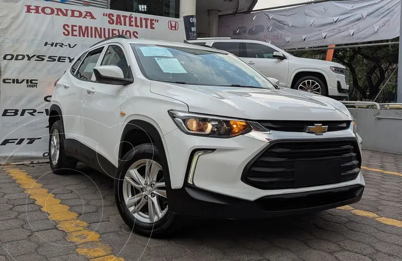 Foto Chevrolet Tracker LS Aut usado (2023) color Blanco financiado en mensualidades(enganche $101,150 mensualidades desde $5,740)