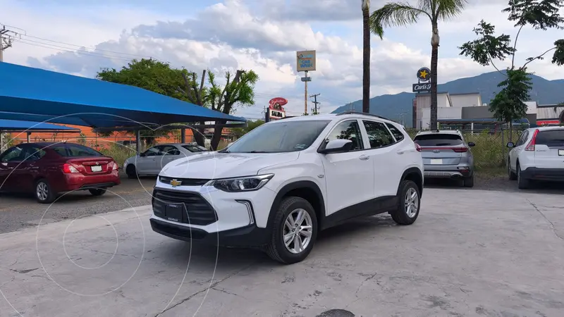 Foto Chevrolet Tracker LS Aut usado (2023) color Blanco financiado en mensualidades(enganche $37,606 mensualidades desde $6,996)