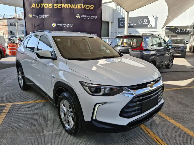 Foto Chevrolet Tracker LS Aut usado (2023) color Blanco financiado en mensualidades(enganche $28,000 mensualidades desde $8,261)