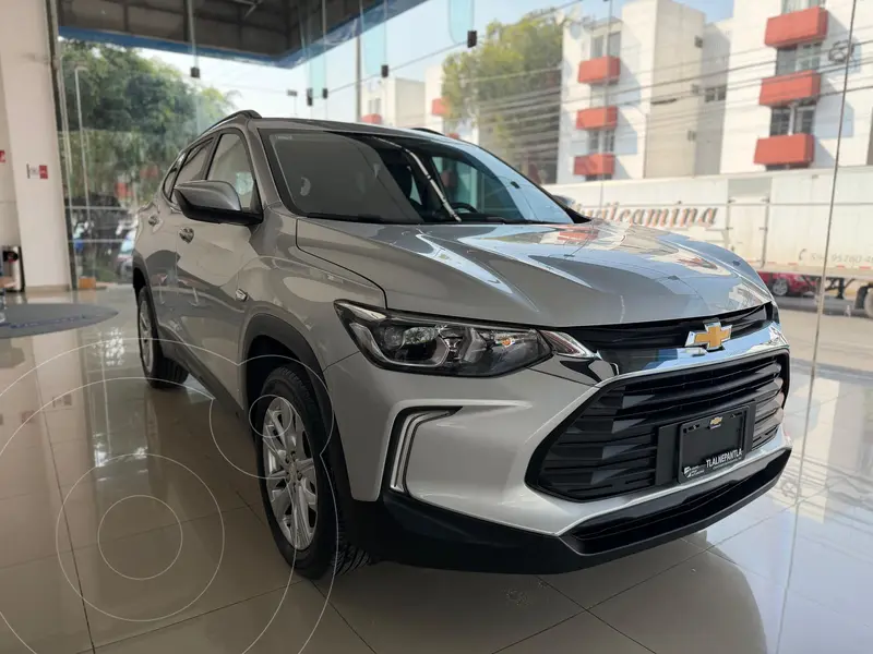 Foto Chevrolet Tracker LT Aut usado (2023) color plateado financiado en mensualidades(enganche $102,399 mensualidades desde $6,823)