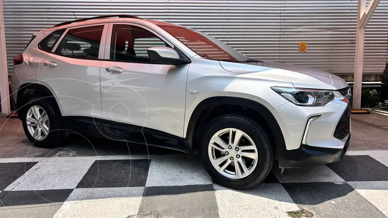 Foto Chevrolet Tracker LS Aut usado (2023) color plateado financiado en mensualidades(enganche $119,130 mensualidades desde $5,118)
