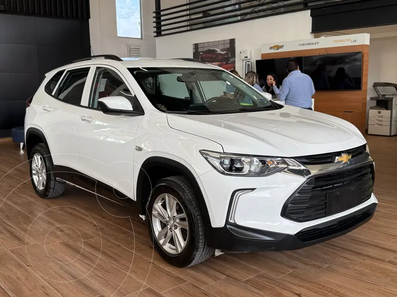 Foto Chevrolet Tracker LS Aut usado (2023) color Blanco financiado en mensualidades(enganche $95,979 mensualidades desde $6,395)