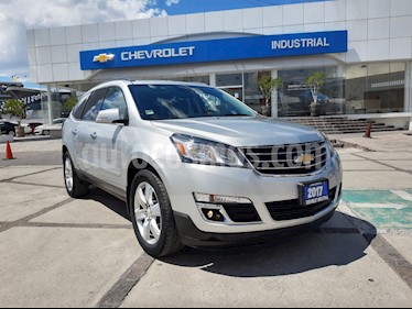 Chevrolet Traverse LT 7 Pasajeros usado (2017) color Plata Brillante precio $405,000