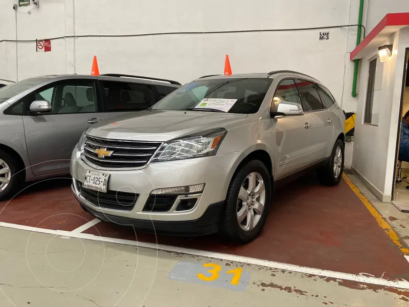 Foto Chevrolet Traverse LT usado (2017) color Plata Brillante financiado en mensualidades(enganche $84,500 mensualidades desde $9,750)