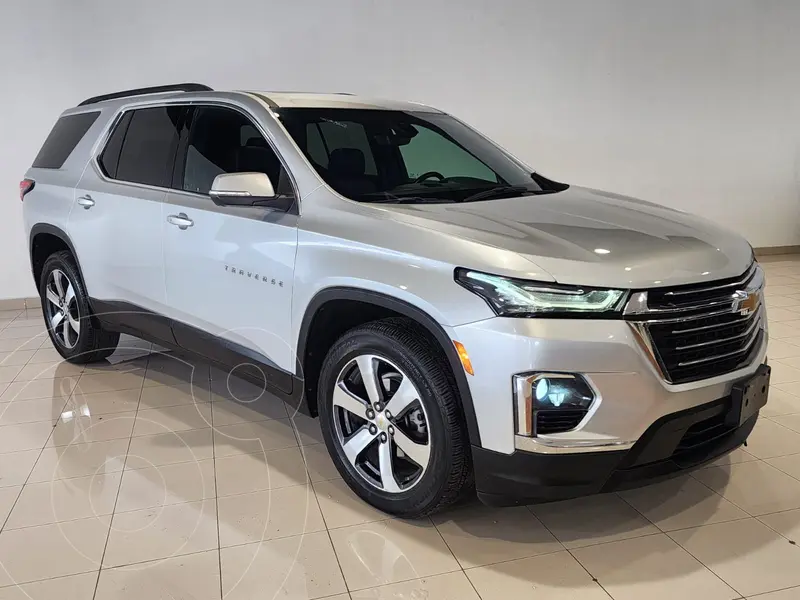 Foto Chevrolet Traverse LT 7 Pasajeros usado (2022) color Plata Brillante precio $499,000