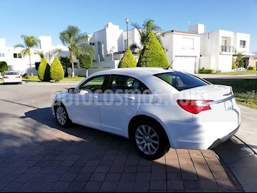foto Chrysler 200 2.4L Touring usado (2013) color Blanco precio $117,000