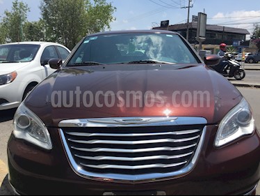 foto Chrysler 200 2.4L Touring usado (2013) color Rojo Tabaco precio $115,000