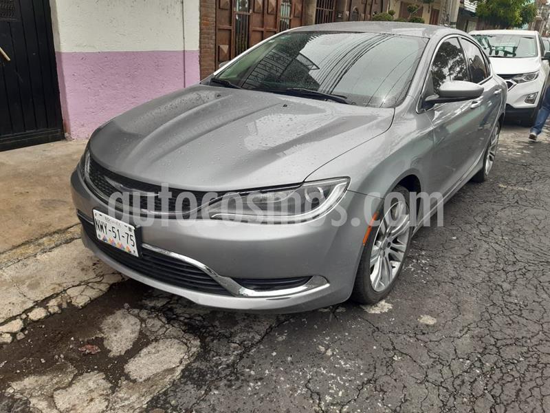 Chrysler 200 2.4L Limited usado (2015) color Plata Dorado precio $190,000
