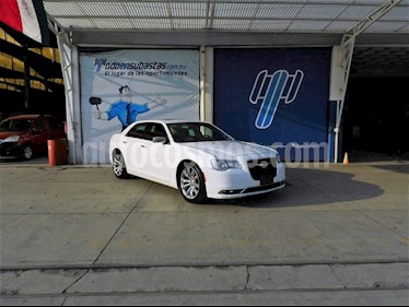 Chrysler 300 C 5.7L usado (2017) color Blanco precio $230,000