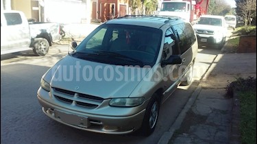 foto Chrysler Grand Caravan 3.3 LE Aut usado (2001) color Beige precio $210.000