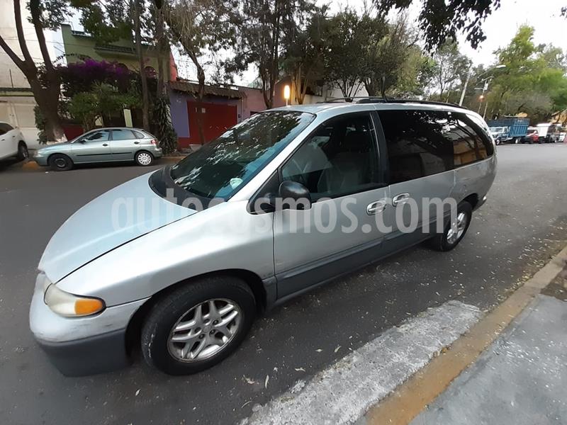 Chrysler Grand Voyager LE Aut usado (2000) color Gris precio $35,000