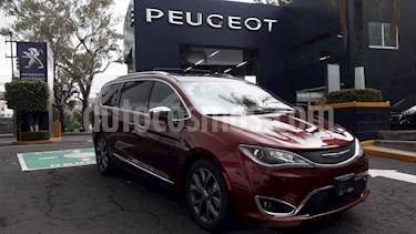 foto Chrysler Pacífica Limited usado (2017) color Rojo Velvet precio $589,900