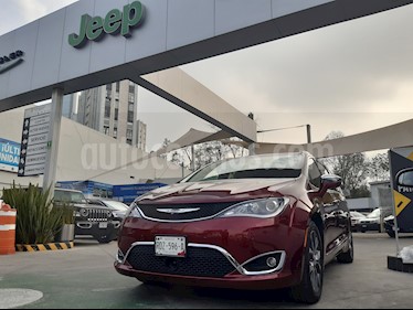 Chrysler Pacifica Limited Platinum usado (2017) color Rojo Velvet precio $550,000