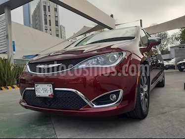 foto Chrysler Pacífica Limited Platinum usado (2017) color Rojo Velvet precio $600,000