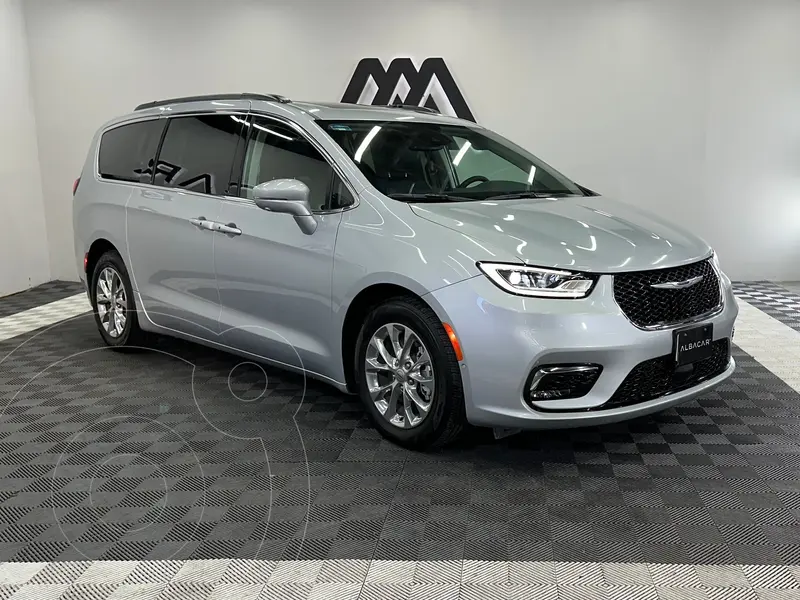 Foto Chrysler Pacifica Limited usado (2022) color plateado precio $449,999