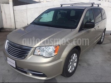 foto Chrysler Town and Country 5p Li V6/3.6 Aut usado (2015) color Beige precio $245,000