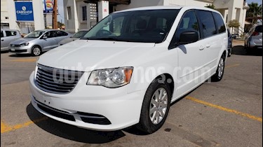 Foto venta Auto usado Chrysler Town and Country Li 3.6L (2016) color Blanco precio $203,900
