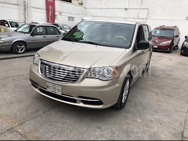 Foto venta Auto Seminuevo Chrysler Town and Country Li 3.6L (2015) color Beige precio $265,000