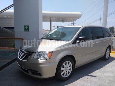 foto Chrysler Town and Country Li 3.6L usado (2016) color Cashmere precio $238,000